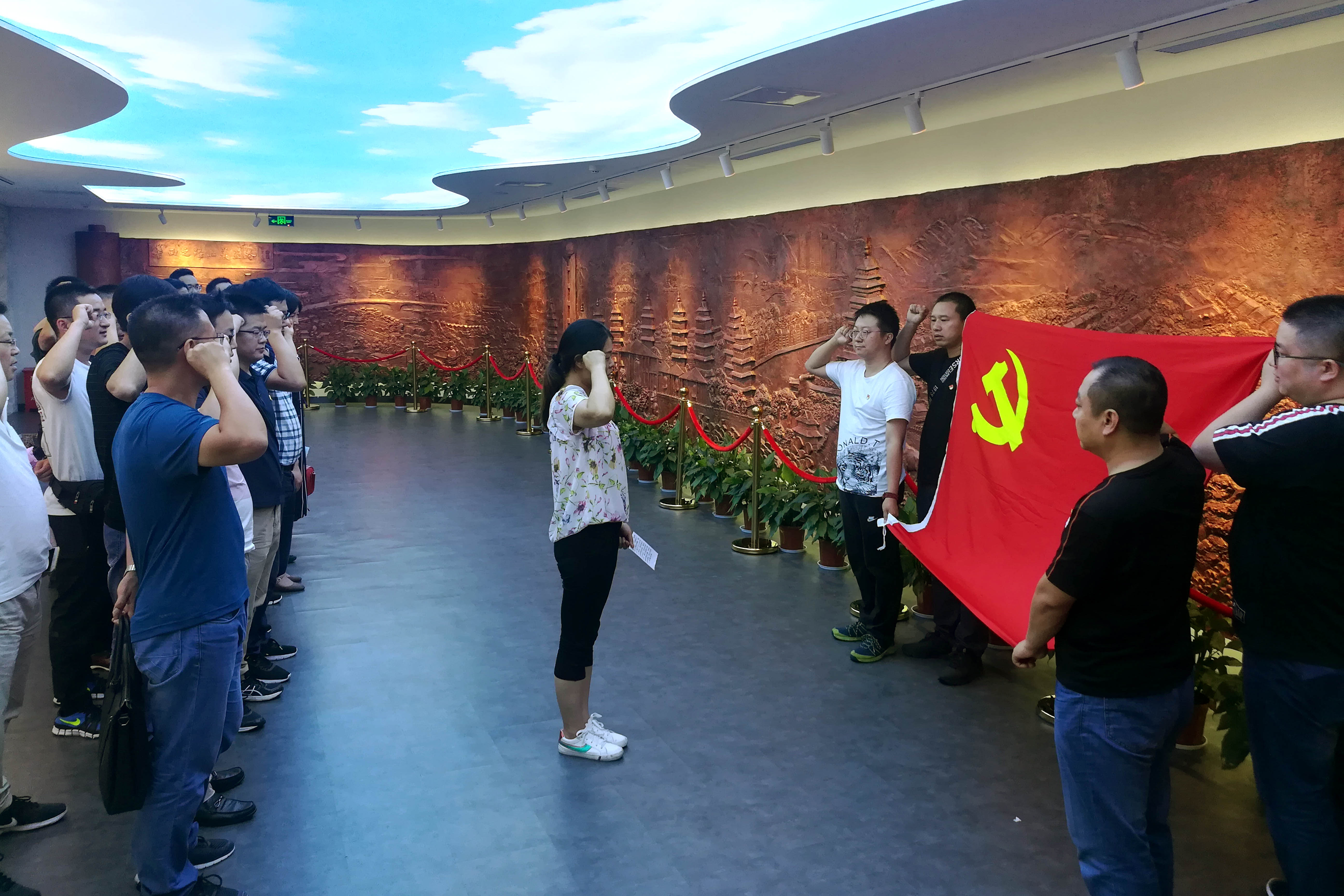 不忘初心、艰辛斗争，金年会电缆党委组织党员同志赴华西村旅行学习