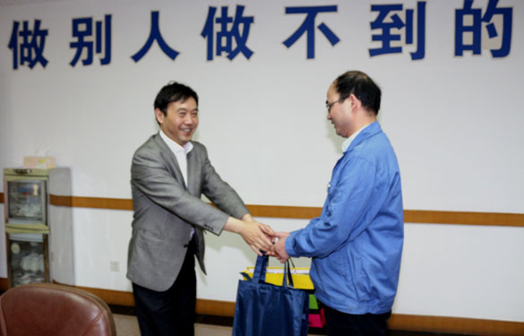 2015年5月12日，溧阳市总工会向导到金年会电缆慰问劳动模范