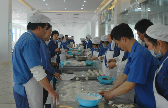 金年会举行食堂效劳职员手艺角逐