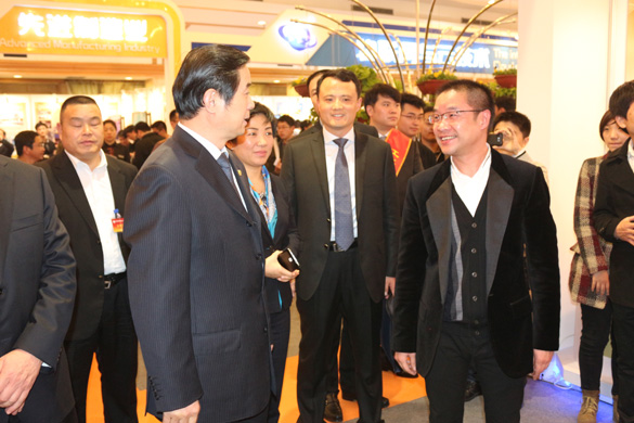 江苏省青商会科技立异效果展上 史清静副省长驻足旅行金年会集团三代核电AP1000壳内电缆