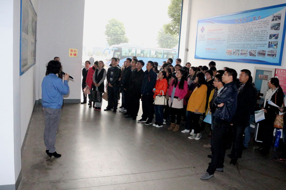 溧阳市新任72名公务员来金年会集团旅行