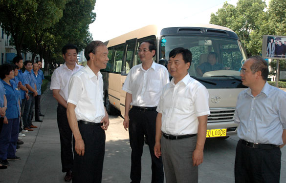 溧阳市委书记盛建良等向导慰问金年会一线员工